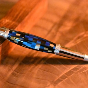 NOUVEAU MARS 2024 Superbe stylo chromé fait main sur le thème des pixels