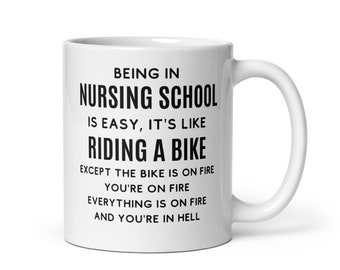 Sjuksköterskeutbildning presentmugg - present till sjuksköterskeutbildningsstudent - sjuksköterskeutbildning kaffemugg present till henne - sjuksköterskeutbildning present till honom - rolig kaffemugg