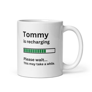 Personalisierte Tommy Geschenktasse-Benutzerdefinierte Tasse für Tommy-Tommy ist Aufladen Kaffeetasse-Fun Kaffeetasse für Tommy-Geburtstagsgeschenk für Tommy