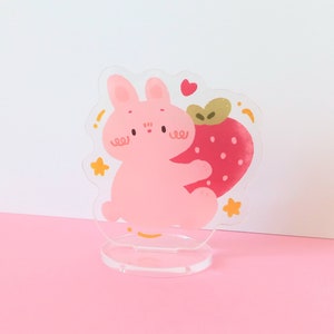Standee Coniglio Rosa con Fragola / Decorazione Kawaii da Scrivania, Bunny in Acrilico, Idea Regalo Carina