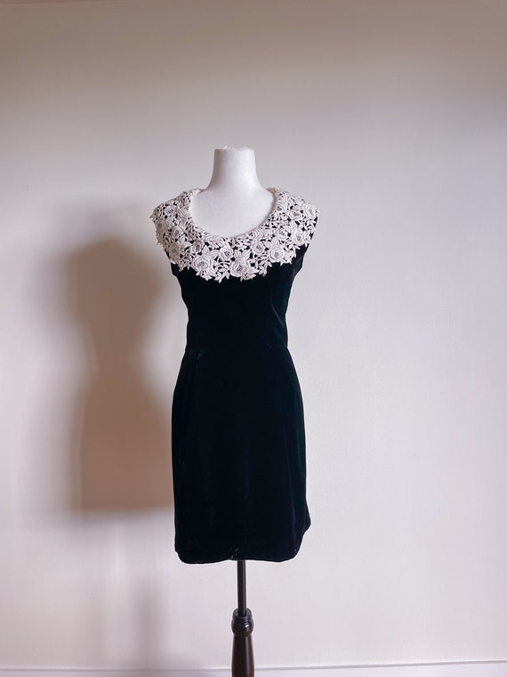 1950’s Elinor Gay black velvet dress - image 4