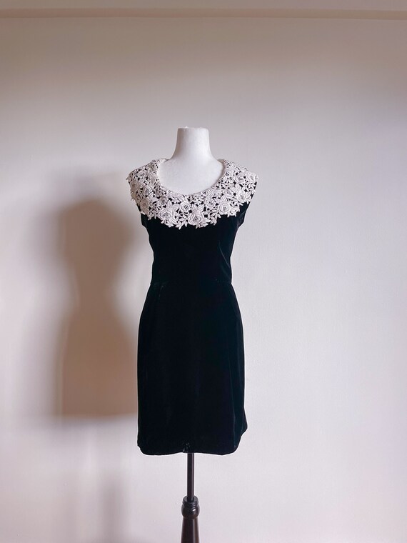 1950’s Elinor Gay black velvet dress - image 7