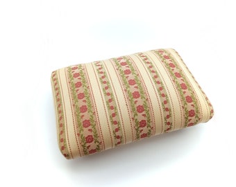 Antique footstool in wood and linen fabrics embroidered with rose flowers - 1940s/50s - made in France