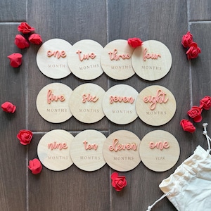 Marcador de hitos mensuales para bebés, tarjetas de hitos para bebés de 1 a 12 meses, discos de madera para hitos mensuales, letreros de mes personalizados acrílicos para bebés