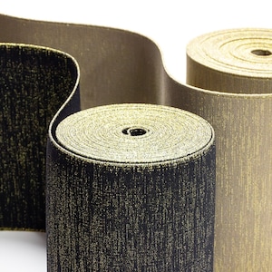 Könnte beinhalten: Zwei Rollen elastisches Band mit goldfarbenem Glitzer-Finish. Eine Rolle ist schwarz und die andere beige.