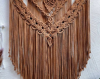 Luxurious macramé wall hanging - the trendy trendsetter in the Bohostil gives your room a cuddly warm atmosphere