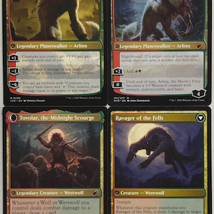 Op de afbeelding: Vier Magic: The Gathering ruilkaarten met weerwolf-personages. De kaarten tonen illustraties van weerwolven in verschillende poses, met tekst die hun vaardigheden en statistieken beschrijft. De kaarten zijn in het Engels.