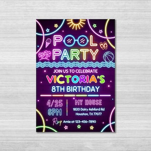 Può includere: Invito a una festa in piscina con insegna al neon per celebrare l'ottavo compleanno di Victoria. L'invito presenta un'insegna al neon colorata con le parole "Pool Party" e "Victoria's 8th Birthday". L'invito include anche i dettagli della festa, come la data, l'ora e il luogo.