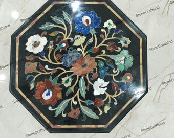 Mesa de centro con tablero de mármol negro, incrustaciones de Pietra Dura y arte floral con piedras preciosas