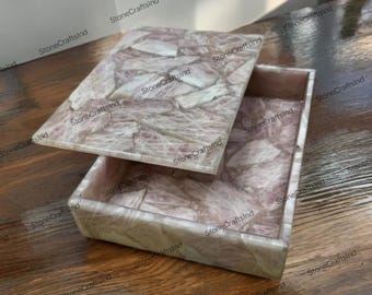 ローズクォーツジュエリーボックス：大理石の象嵌が施されたピンクの