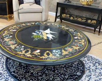 Mesa de centro con tablero de mármol negro, incrustaciones de piedras semipreciosas, técnica Pietra Dura