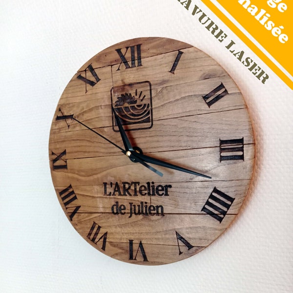 horloge personnalisée en bois, horloge d'intérieur en bois , gravure au choix, style industriel ou rustique