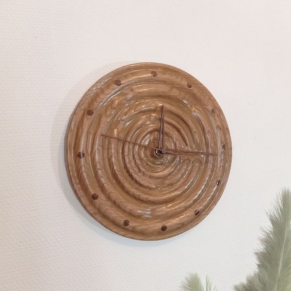 Horloge Murale minimaliste en Bois Massif - modèle ondulation - Création artisanale Unique de l'ARTelier de Julien