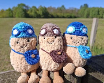 Disfraz de aviador estilo cacahuete de peluche con gafas de crochet y bolso bandolera. Ropa. Adorno. No es un juguete. No apto para niños.