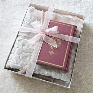 Aangepaste fluwelen gebedsmattenset: koran, parel tasbih, islamitisch cadeau