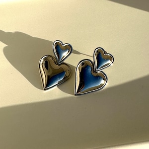 Boucles d&#39;oreilles en argent double coeur, Boucles d&#39;oreilles en plaqué argent, Boucles d&#39;oreilles pendantes coeur, Boucles d&#39;oreilles délicates, Boucles d&#39;oreilles tendance, Bijoux Zosia, Zosia