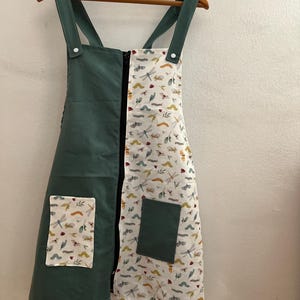 Peut inclure: Ensemble de trois tasses en céramique avec une finition mate et mouchetée. Les tasses sont de couleur crème, gris clair et gris foncé. Chaque tasse a un design simple et minimaliste.