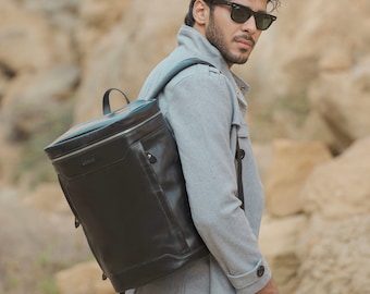Mochila de couro preta feita à mão: mochila de viagem masculina com compartimento para laptop e vários bolsos