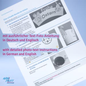 Op de afbeelding: Een printbare sjabloon voor een papieren paasmandje met gedetailleerde instructies in het Duits en Engels. De sjabloon heeft een konijnenontwerp en de tekst "Frohe Ostern", wat "Vrolijk Pasen" betekent in het Duits.