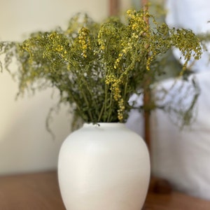 Vase cercle en céramique blanche, Vases pour fleurs, Cadeau pour elle, Vase poterie pour salon, Cadeau de pendaison de crémaillère image 5