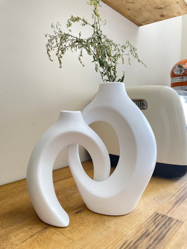 Set of 2 Circular Hollow Ceramic Vase, Clay Vase, Small and Large Circular Vase, Nordic Style Hollow Round Vase, Nordic Decor, Ceramic Vase image 2