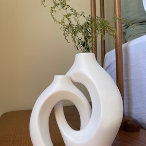 Set of 2 Circular Hollow Ceramic Vase, Clay Vase, Small and Large Circular Vase, Nordic Style Hollow Round Vase, Nordic Decor, Ceramic Vase image 4