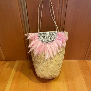 Handbag Basket - Made in Bali - W pink feathers and real shells