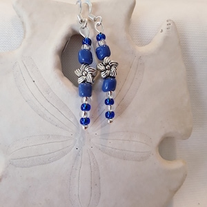 Blue Earrings. Blue and silver beaded earrings, with Silver Flower.  Silver Earrings. Silver flower Earrings, Beaded Earrings, Spring.