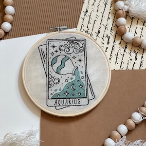 Broderie pour débutant bricolage - conception de carte de tarot Verseau - kit de création artistique pour adulte - cerceau de 6 pouces - projet de broderie pour débutant - bricolage point de croix -