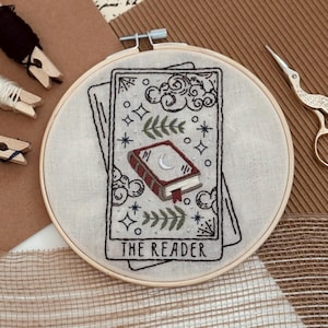 DIY Anfänger Stickpackung die Leserin Tarot Karte - Anfänger Stickprojekt - Nadelspitze - Kreuzstich - 15,2 cm - Stickrahmen - Buchstickerei