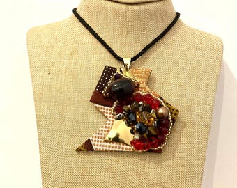 Collar con colgante de tela Ankara hecho a mano: Joyería africana con cuentas