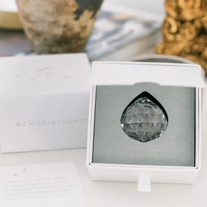 Memorialight modern sympathy gift, loss of father, mother, child, sad fathers day, memorial day, grief crystal, bereavement, remembrance, mothers day, christmas, last minute gift, urn, funeral, best 2024 sympathy gift, miscarriage, dog cat loss, hope