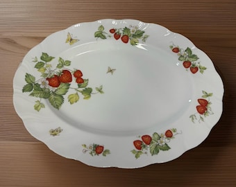 Bandeja ovalada de 33 cm (13 pulgadas) Queen's Virginia Strawberry. Porcelana fina con borde ondulado.