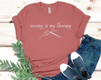 Cucire è la mia maglietta terapeutica, maglietta da cucito divertente, regalo da sarta, t-shirt artigianale, camicia da cucito carina, amante del cucito, camicia da sarta