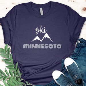 Ski Minnesota Shirt, Ski Shirt, Ski Liebhaber Geschenk, Skifahrer Geschenke, Winterurlaub Shirt, Ski Liebhaber T-Shirt, Ski Trip Shirt, Mountain Tee