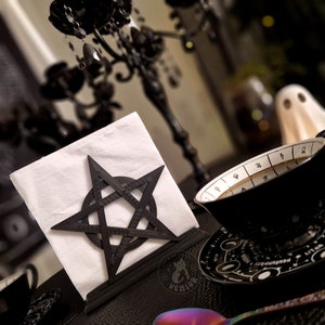 Porta tovaglioli a forma di pentagramma // Decorazione alternativa per la tavola a forma di stella in stile gotico di Halloween // Diversi colori // Realizzato su ordinazione