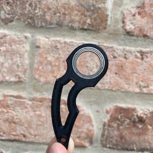 Ninja spinner Keychain Portable Fidget Key Ring for Teens Adults Finger  Exercise (Black, Red)