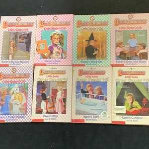 Puede incluir: Una colecci&oacute;n de diez libros del Club de las Ni&ntilde;eras, que incluye una mezcla de ediciones regulares y Super Especiales. Los libros son de bolsillo y tienen portadas coloridas con ilustraciones de los personajes.
