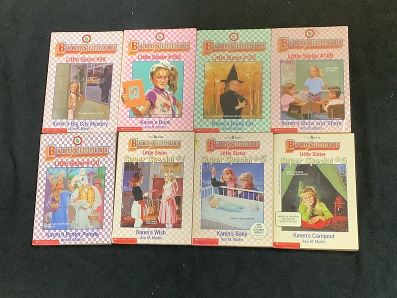 Puede incluir: Una colecci&oacute;n de diez libros del Club de las Ni&ntilde;eras, que incluye una mezcla de ediciones regulares y Super Especiales. Los libros son de bolsillo y tienen portadas coloridas con ilustraciones de los personajes.