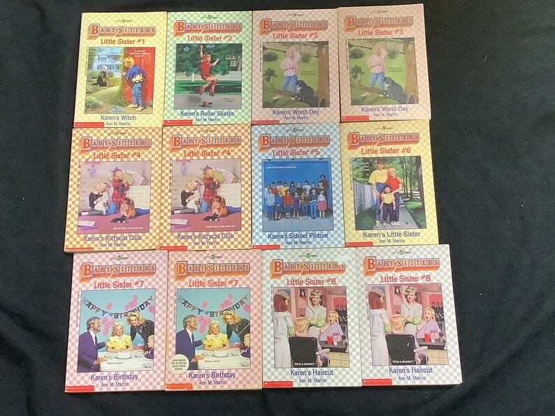 Puede incluir: Una colecci&oacute;n de ocho libros de Baby-Sitters Little Sister, con un patr&oacute;n a cuadros e ilustraciones coloridas. Los libros est&aacute;n numerados del 1 al 8 y cada t&iacute;tulo incluye las palabras "Karen's" y el tema del libro.