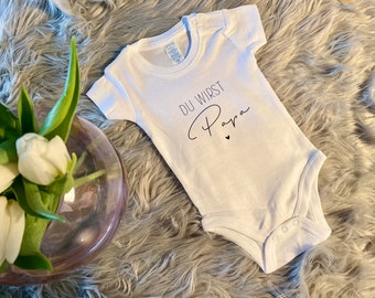 Verkündung Schwangerschaft Baby Body Kurzarm 100% Baumwolle in weiß „Du wirst Papa“ personalisierbar