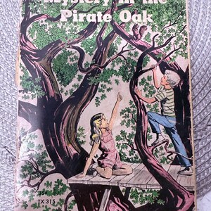 1964, Livre pour enfants, 1964, Mystery in the Pirate Oak, par Helen Fuller Orton, broché