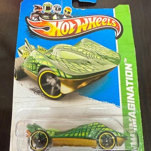 Hot Wheels-  Imagination Surf Patrol Super Stinger Car Figure (71/250)