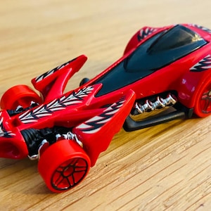 Hot Wheels-  Preying Menace - Die-cast Red and Black 1:64