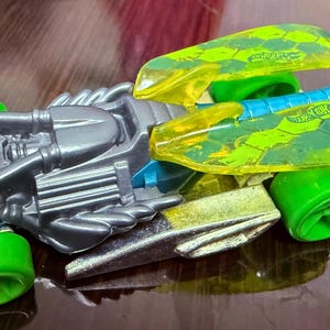 Hot Wheels- 2009Draggin &#39;Tail- Grüne Drachenfliegeflügel