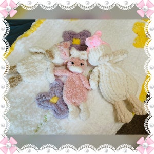 Handgebreide Daisy Snuggler | Boho-chique eend-snuggler | Vingergebreid knuffelpatroon | Youtube-tutorial met geschreven patroon | Boho chic-thema