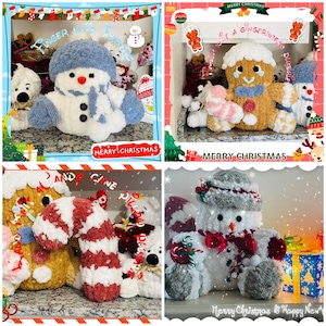 Puede incluir: Una colección de cuatro peluches hechos a mano que incluye dos muñecos de nieve con gorros azules y grises, un personaje de pan de jengibre con pajarita azul y un bastón de caramelo a rayas rojas y blancas, tejidos con lana gruesa y suave.