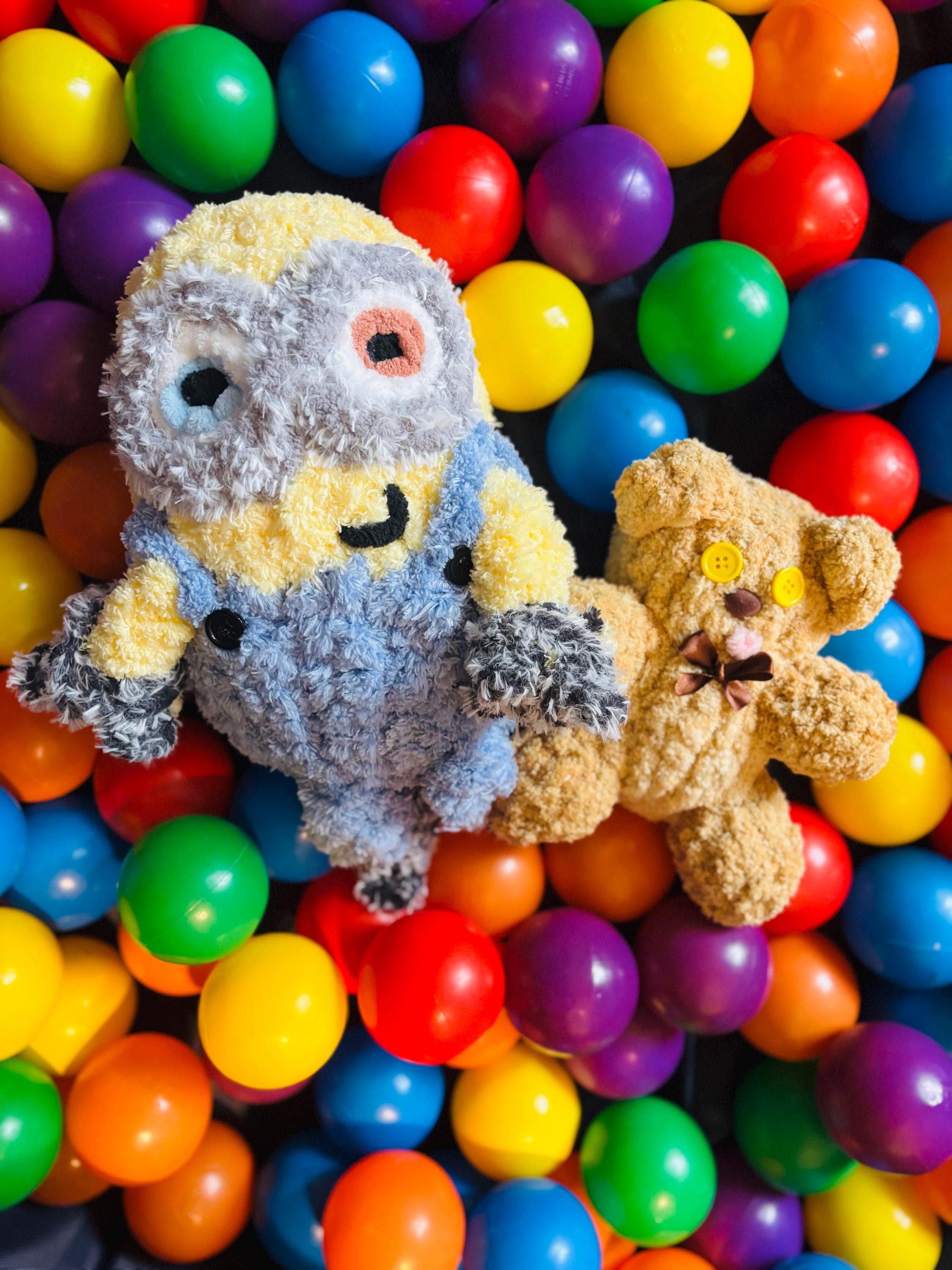 Hand Knit a Chunky Minion | Minion Plushie | Chunky Hand Knitting