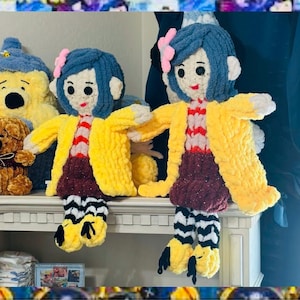 Coraline handgebreide knuffel | Vingergebreide Coraline Plushie-pop | Zelfstudiepatroon grof breien | Youtube-video met geschreven patroon | Pop