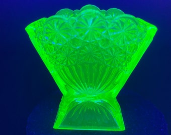 Art deco daisy button uranium glass fan vase